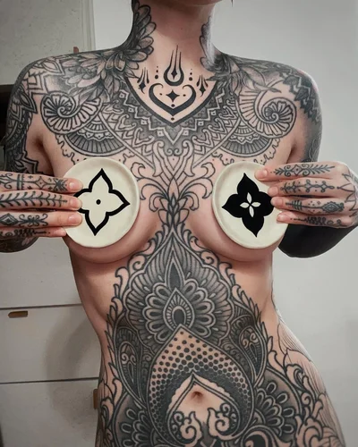 Alice Cheked tattoo ig_021
