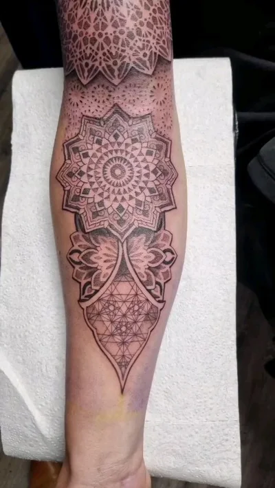 Dotwork Damian · Damian Foreman tattoo ig_018