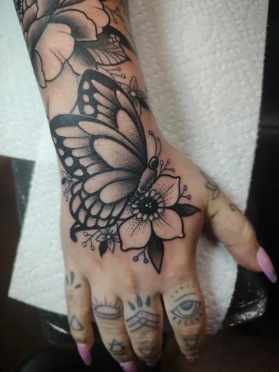 Jennifer Fowler tattoo ig_021