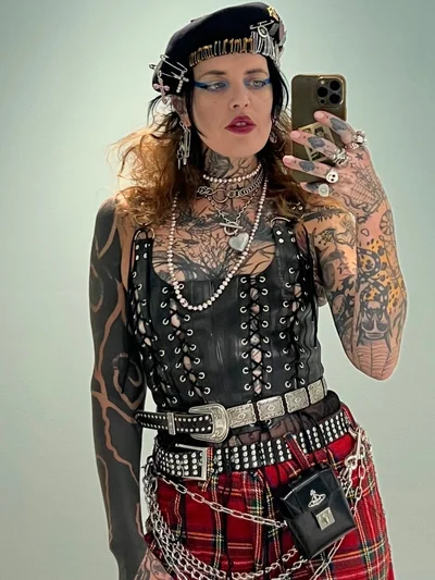 J U J U She / They tattoo ig_018