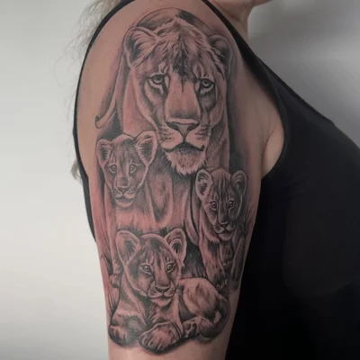 Kylie Gibson tattoo ig_015