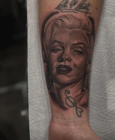 Lisa Mcintyre tattoo ig_019