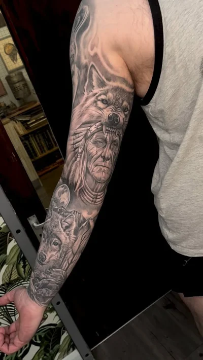 Lucy Parlett tattoo ig_007