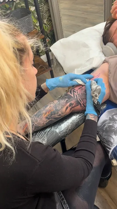 Lucy Parlett tattoo ig_008