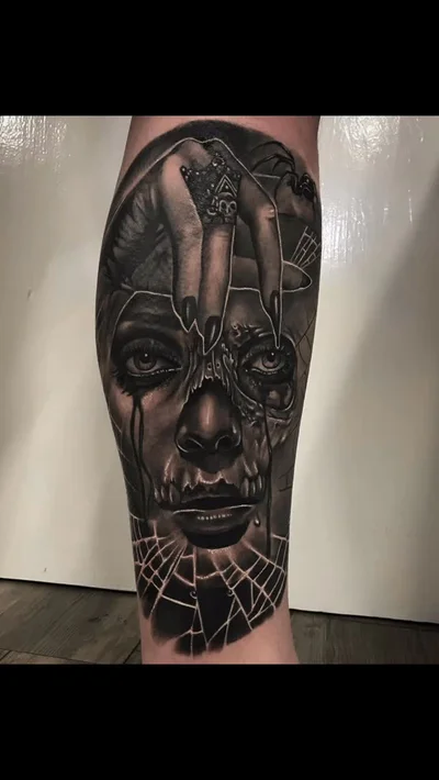 Lucy Parlett tattoo ig_011