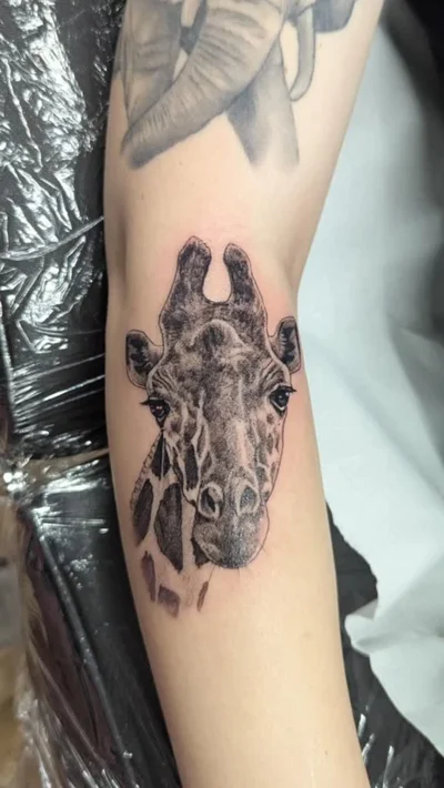Lucy Exton tattoo ig_018