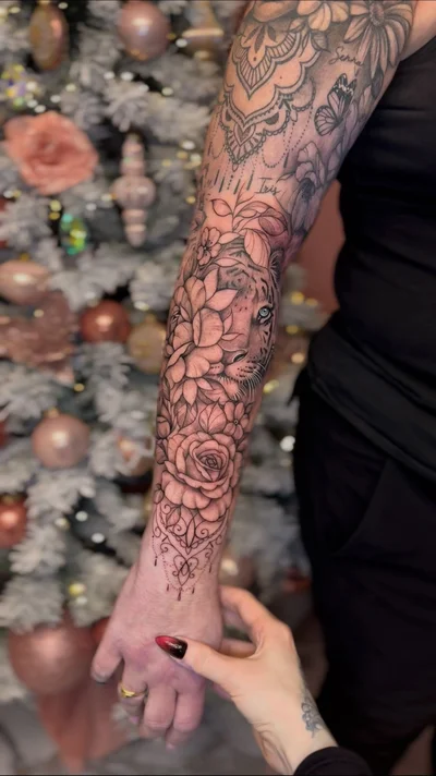 Queens and Needles tattoo ig_013