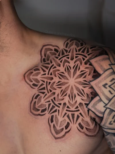 Queens and Needles tattoo ig_014