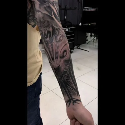 Roman Hide tattoo 007