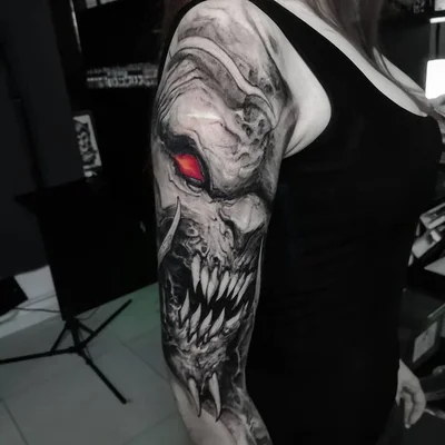 Roman Hide tattoo 008