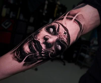 Roman Hide tattoo 009