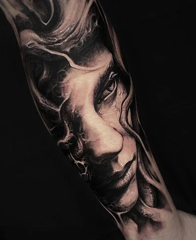 Roman Hide tattoo 019