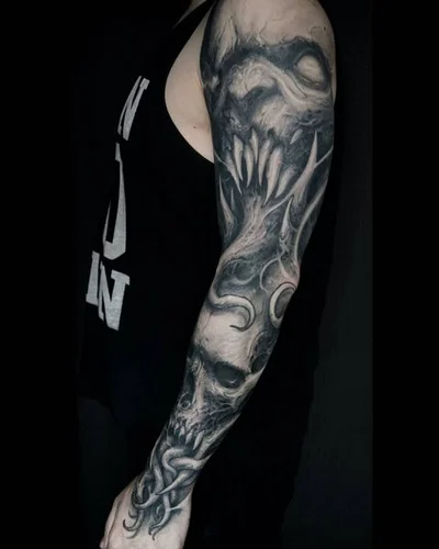 Roman Hide tattoo 020