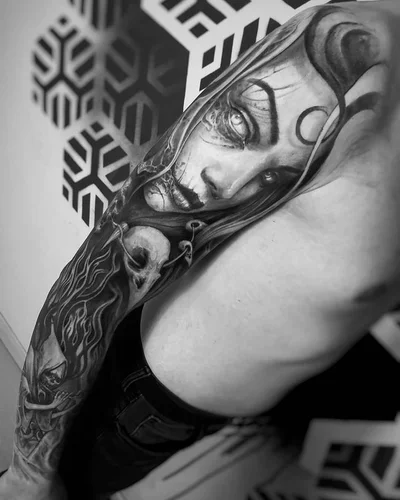 Roman Hide tattoo 023
