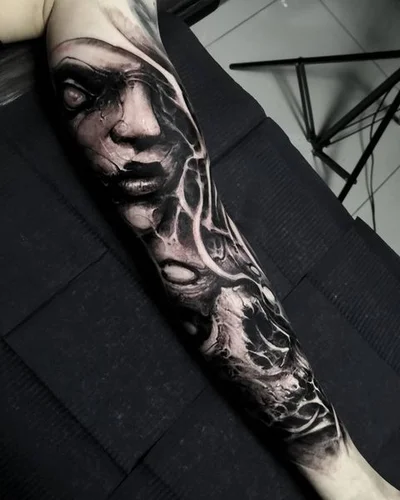 Roman Hide tattoo 032