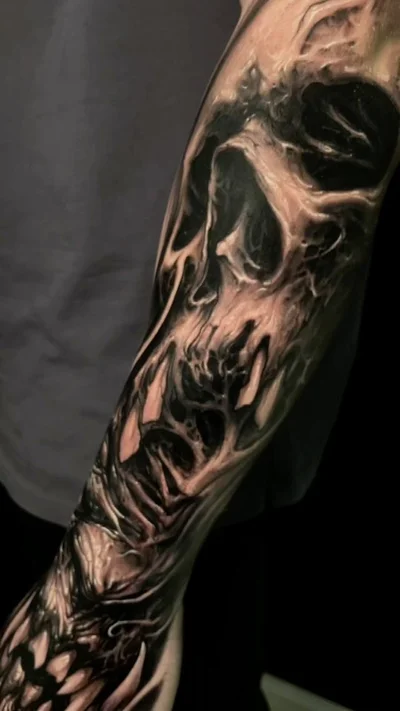 Roman Hide tattoo 047