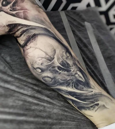 Roman Hide tattoo 048