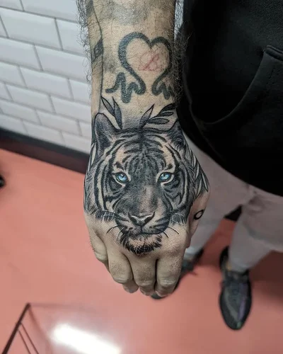 Rose Price tattoo 030