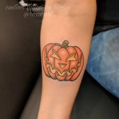 Roxie tattoo 023