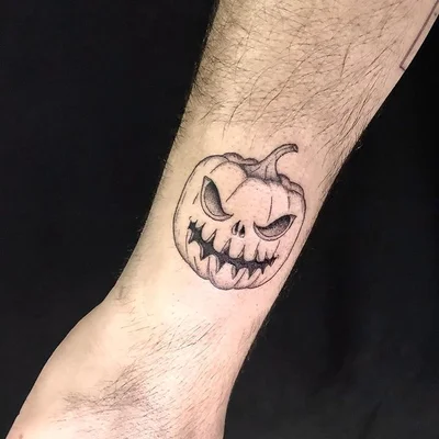 Roxie tattoo 041