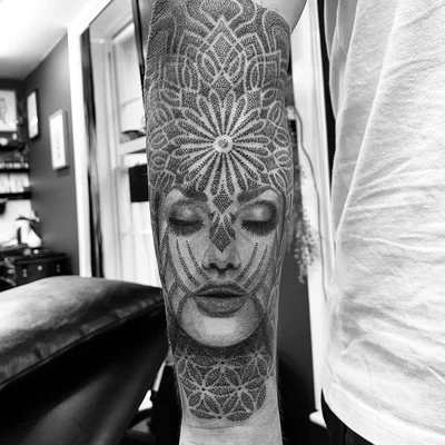 Ruth Lloyd tattoo 015