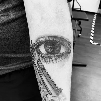 Ruth Lloyd tattoo 040