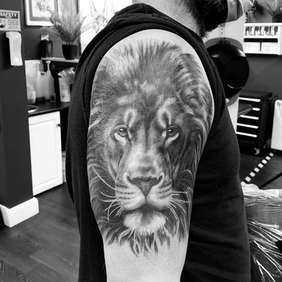 Ruth Lloyd tattoo 048