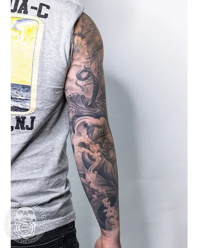 Ryan Thompson tattoo 042