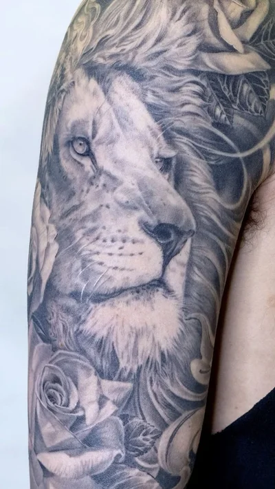 Ryan Thompson tattoo 047