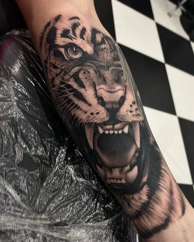 Ryan March tattoo 034