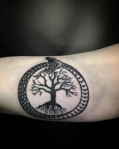 Sophie Alvis tattoo 011