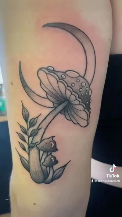 Sophie Alvis tattoo 031