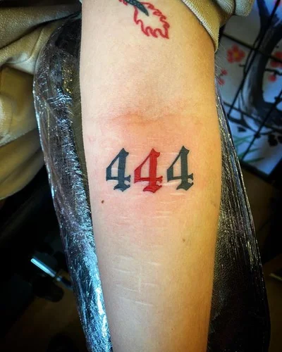 Sophie Alvis tattoo 038