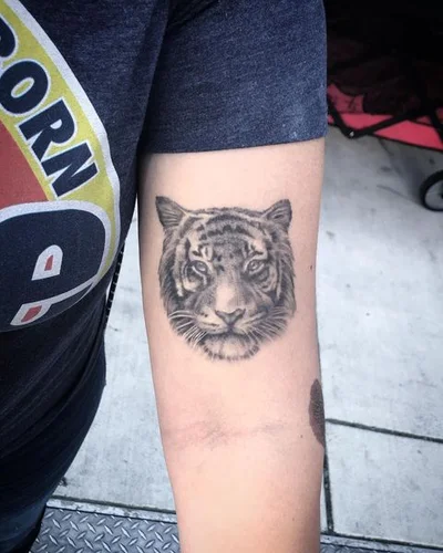 Sabrina Elliott tattoo 011