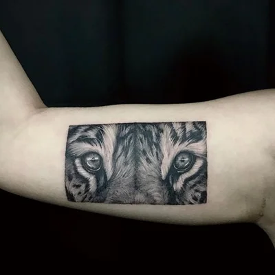 Sabrina Elliott tattoo 036