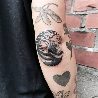 E L I A S tattoo 028