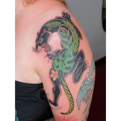 Claire Sailin'On tattoo 009