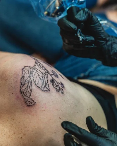 Claire Sailin'On tattoo 041