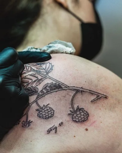 Claire Sailin'On tattoo 043
