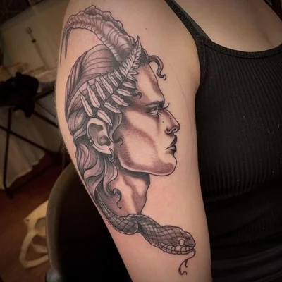 Samantha Grimm tattoo 040