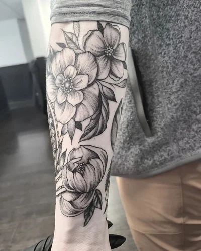 Samantha McQuillan tattoo 033