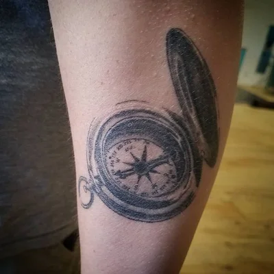 Samantha McQuillan tattoo 044