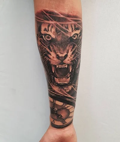 Samantha Bee tattoo 007