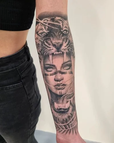 Samantha Bee tattoo 008