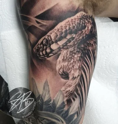 Samantha Bee tattoo 022