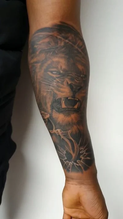 Samantha Bee tattoo 041