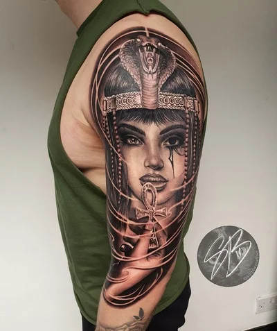 Samantha Bee tattoo 042