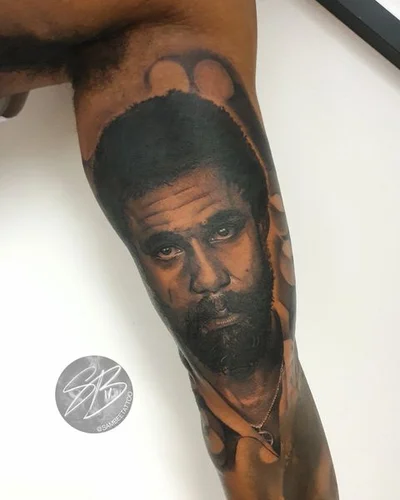 Samantha Bee tattoo 044