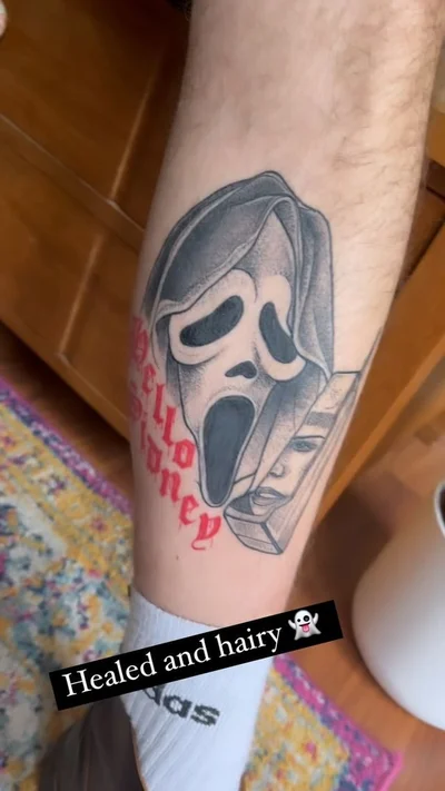 Sammy Leigh tattoo 047