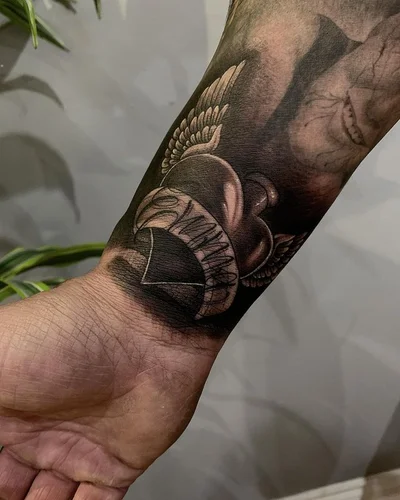 Sam Cole tattoo 032